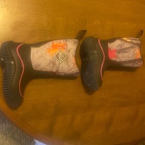 Size 7 infant girls muck boots